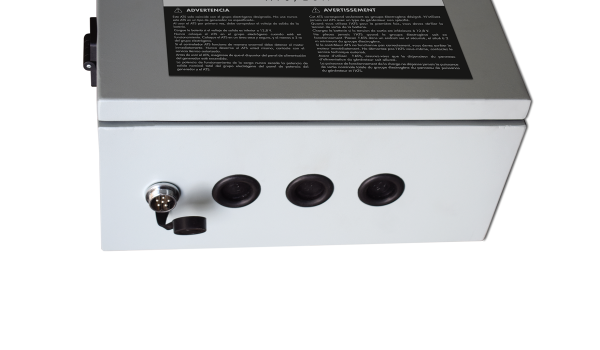 Orifices de passage de câbles dans la parte inférieure